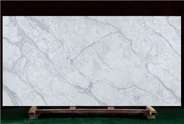 Áiritheoirí Grianchloch Bán Agus Liath